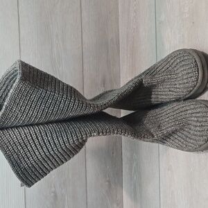 Ugg Australia Women Gray Knit Sweater Winter Button-Up Boots Shoes Sz 10